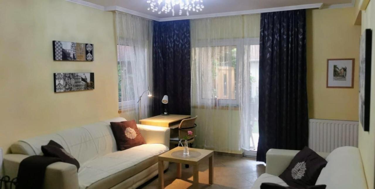 Mediterrania Apartment Кестхей Екстер'єр фото