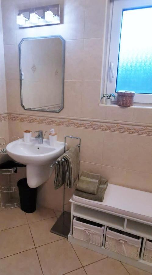 Mediterrania Apartment Кестхей Екстер'єр фото