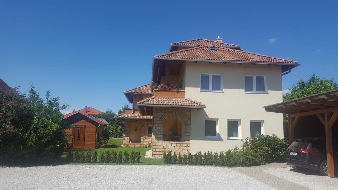 Mediterrania Apartment Кестхей Екстер'єр фото