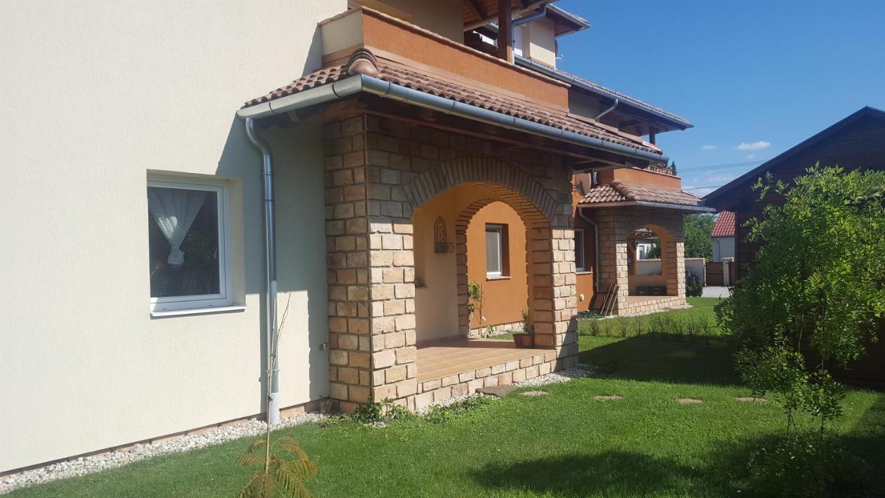 Mediterrania Apartment Кестхей Екстер'єр фото